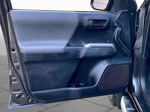 Used 2019 Toyota Tacoma SR5 AWD/4WD image 22