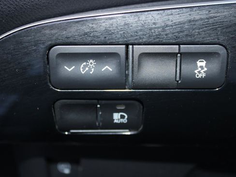 Used 2020 Toyota Prius Prime LE image 15