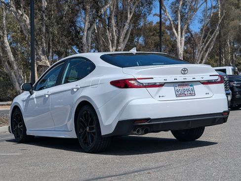 Used 2025 Toyota Camry SE FWD image 12