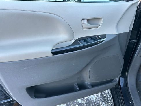 Used 2012 Toyota Sienna image 13