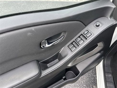 Certified 2024 Nissan Frontier SV image 15