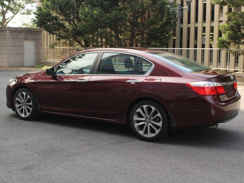 Used 2013 Honda Accord Sport image 9
