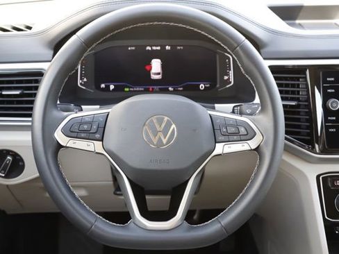 Used 2023 Volkswagen Atlas SE w/ Panoramic Sunroof Package AWD/4WD image 23