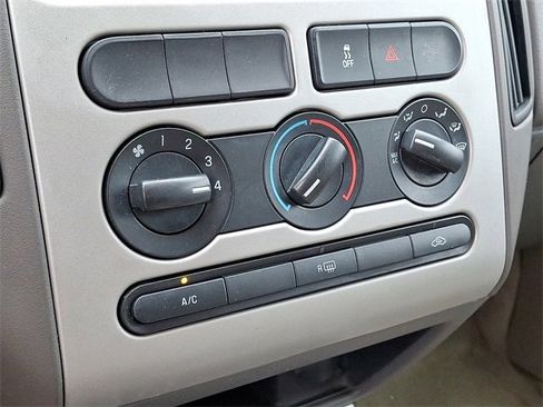 Used 2009 Ford Edge SE image 15