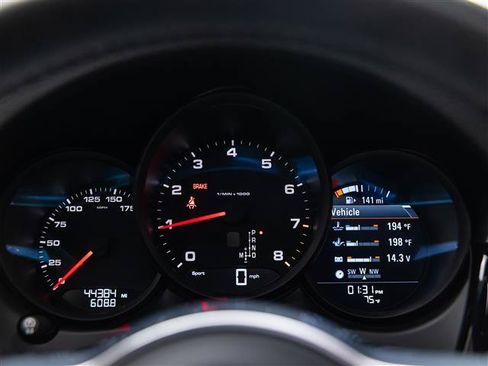Used 2021 Porsche Macan AWD/4WD image 22