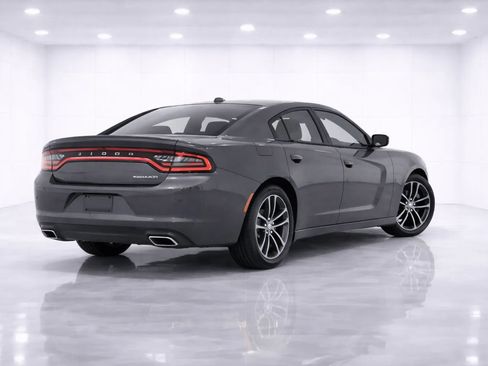 Used 2019 Dodge Charger SXT image 5