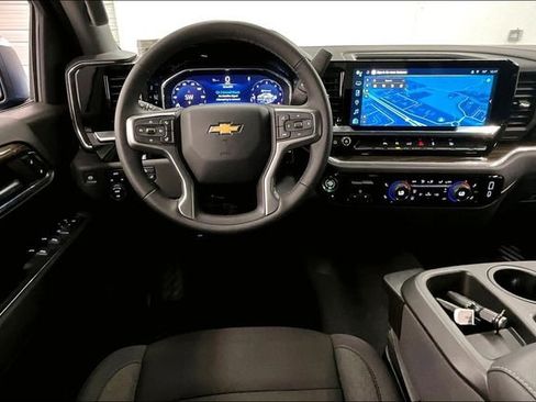 Used 2025 Chevrolet Silverado 1500 LT AWD/4WD image 6