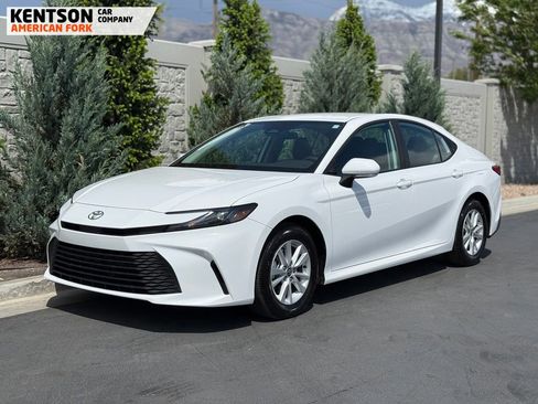 Used 2026 Toyota Camry LE FWD image 3