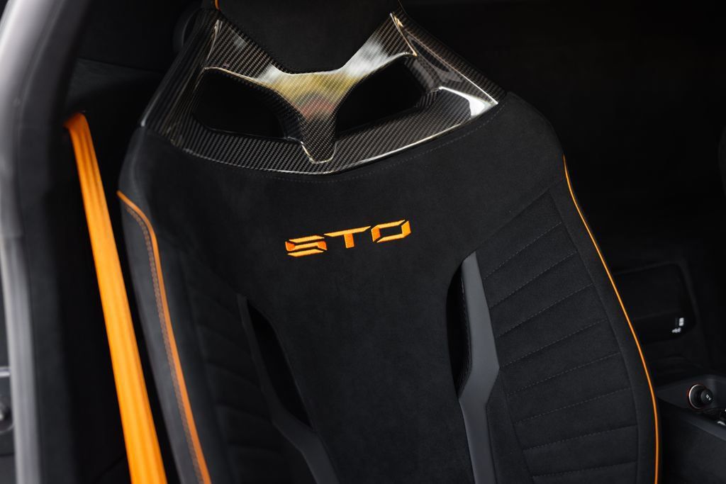 Used 2023 Lamborghini Huracan STO RWD image 33