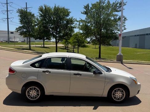 Used 2011 Ford Focus SE w/ 201A Rapid Spec Order Code FWD image 4