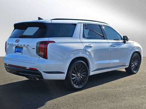 Used 2024 Hyundai Palisade Calligraphy image 3