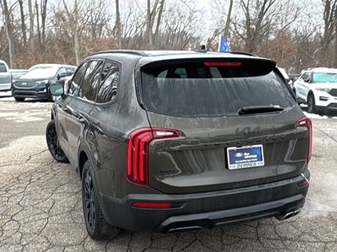 Used 2022 Kia Telluride EX w/ EX Premium Package image 5
