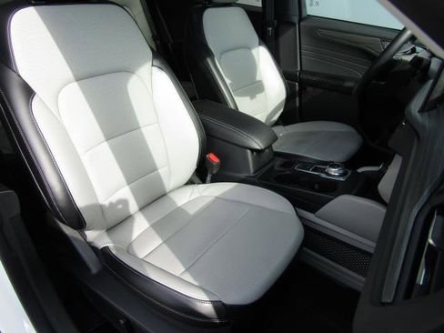 Used 2023 Ford Escape Platinum image 8
