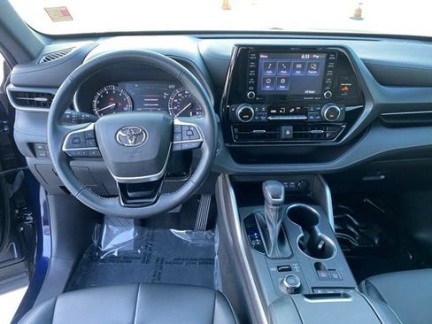 Used 2022 Toyota Highlander XSE AWD/4WD image 11