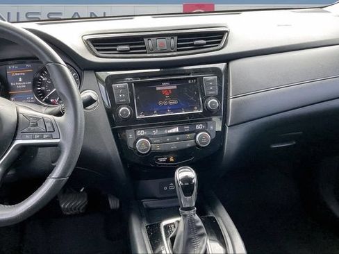 Used 2019 Nissan Rogue SV FWD image 9