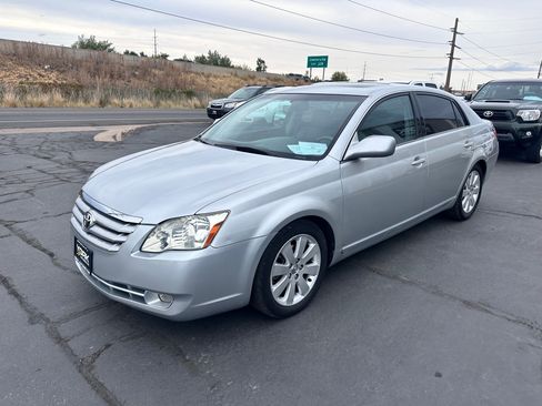 Used 2006 Toyota Avalon XLS FWD image 2