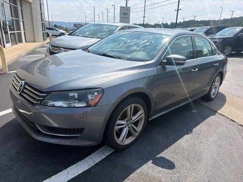 Used 2014 Volkswagen Passat 1.8T SE FWD image 1