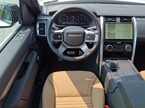 New 2026 Land Rover Discovery Dynamic SE AWD/4WD image 9