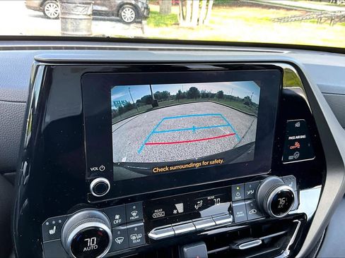 Used 2023 Toyota Highlander XLE AWD/4WD image 27