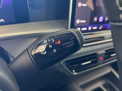 New 2026 Volkswagen Tiguan SE image 9