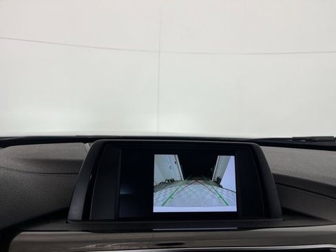 Used 2018 BMW 330i xDrive Sedan w/ Convenience Package image 16