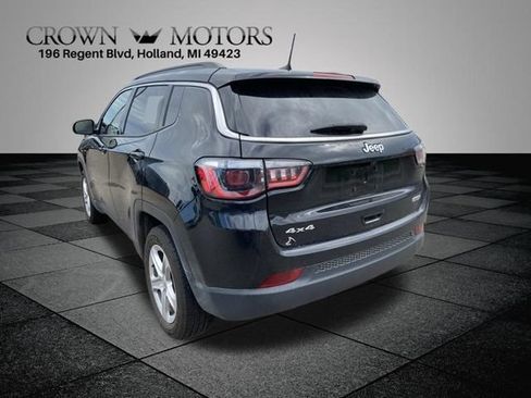 Used 2023 Jeep Compass Latitude w/ Convenience Group AWD/4WD image 5