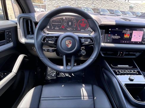Used 2026 Porsche Cayenne S AWD/4WD image 5