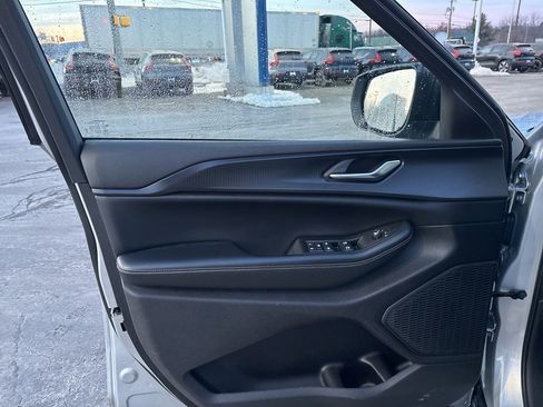 Used 2023 Jeep Grand Cherokee L Laredo image 14