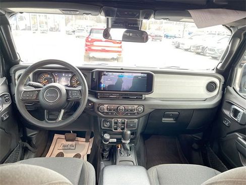 Used 2024 Jeep Gladiator Sport image 19