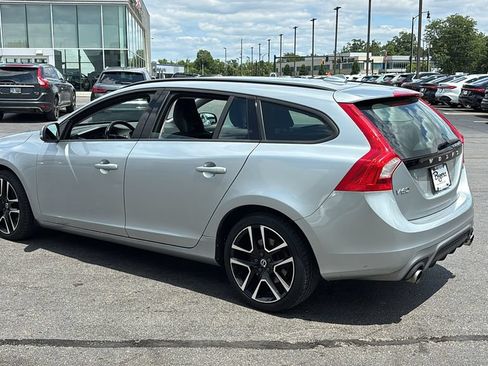 Used 2018 Volvo V60 T5 Dynamic FWD image 4