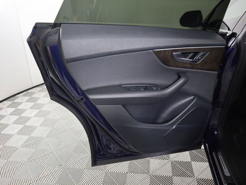 Used 2020 Audi Q8 Premium Plus image 27