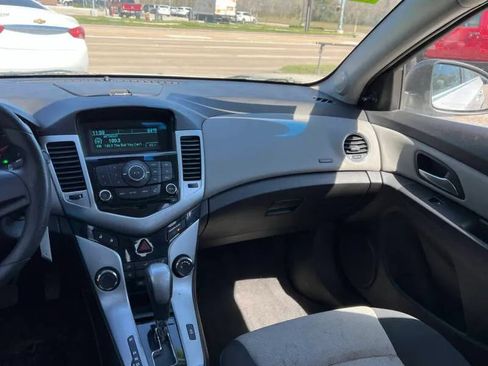 Used 2011 Chevrolet Cruze LS FWD image 16