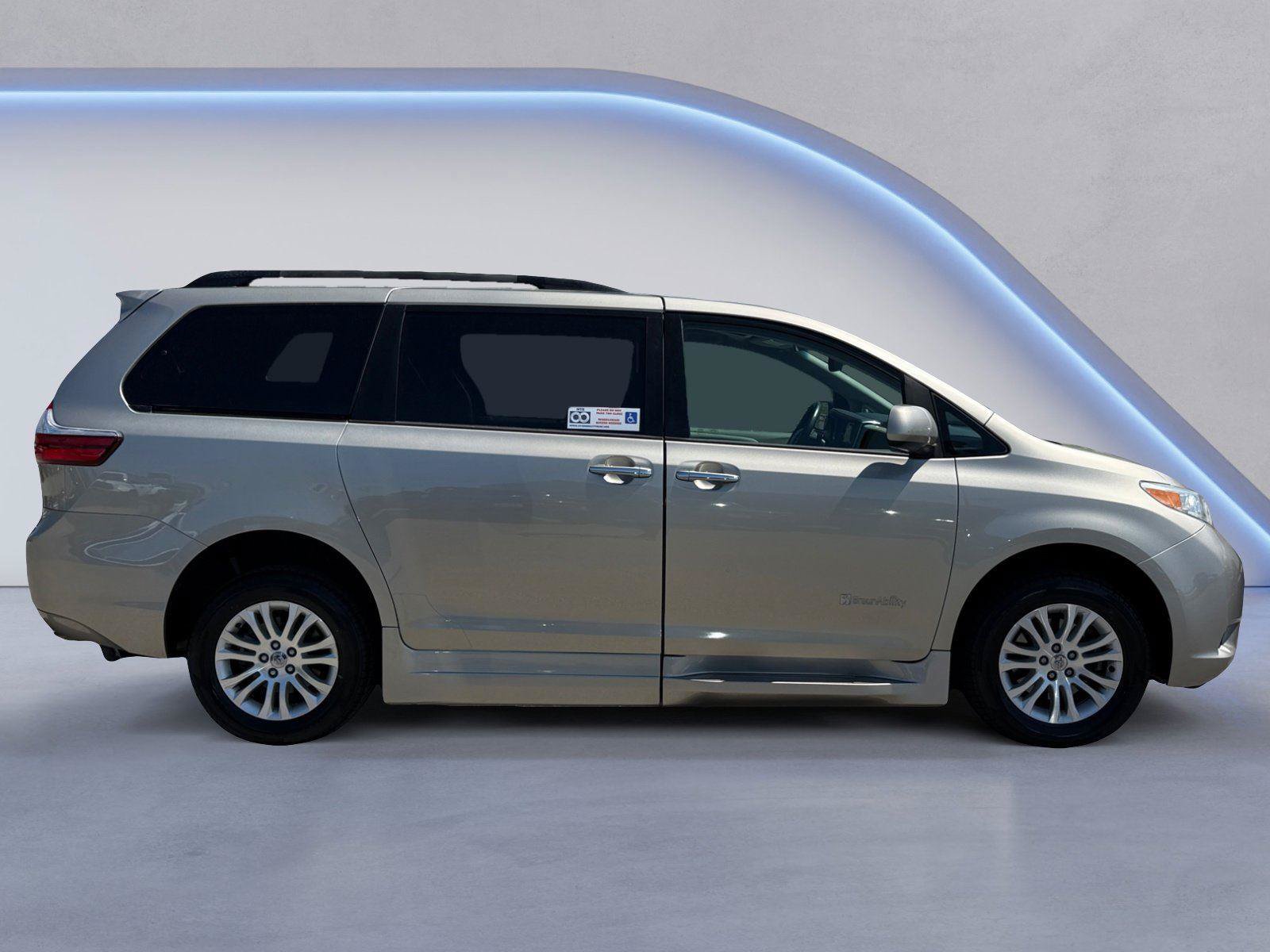 Used 2015 Toyota Sienna XLE w/ XLE Navigation Package FWD image 2