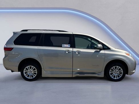 Used 2015 Toyota Sienna XLE w/ XLE Navigation Package FWD image 2