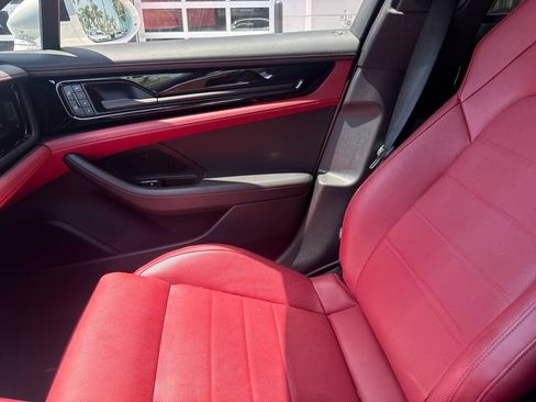 Used 2025 Porsche Panamera RWD image 5