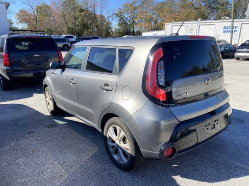 Used 2016 Kia Soul + image 8