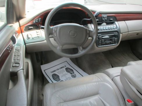 Used 2002 Cadillac De Ville w/ Comfort/Convenience Pkg FWD image 9