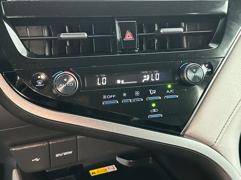 Used 2022 Toyota Camry XLE FWD image 28