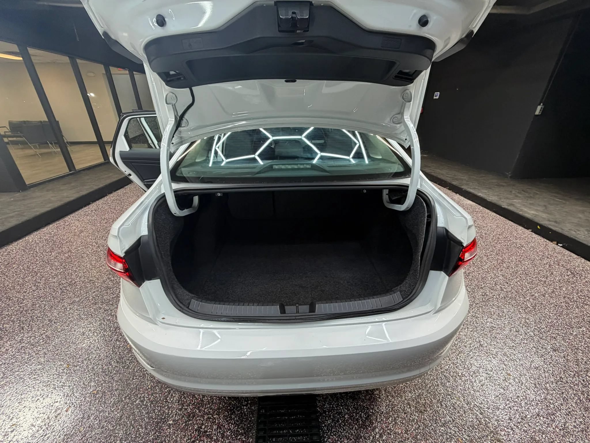 Used 2021 Volkswagen Jetta SE FWD image 29