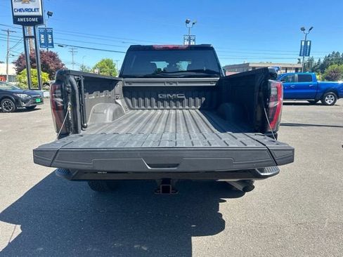 Used 2025 GMC Sierra 2500 AT4 AWD/4WD image 9