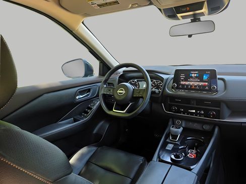 Used 2023 Nissan Rogue SV AWD/4WD image 9