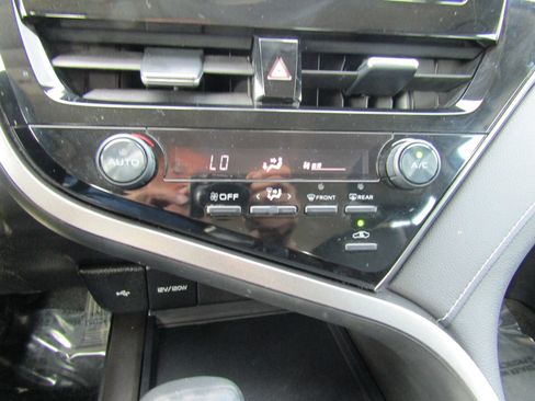 Used 2021 Toyota Camry SE FWD image 24