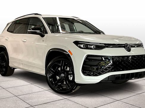 New 2026 Volkswagen Tiguan SE R-Line image 2