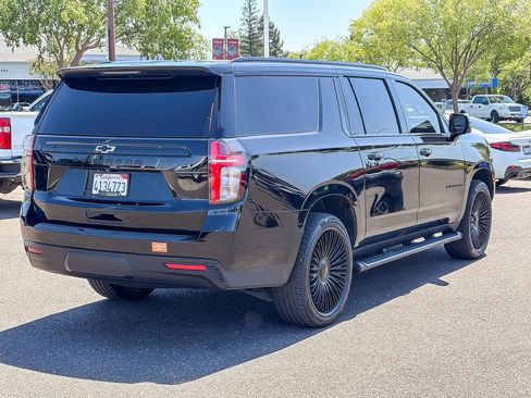 Used 2024 Chevrolet Suburban Z71 w/ Luxury Package AWD/4WD image 4