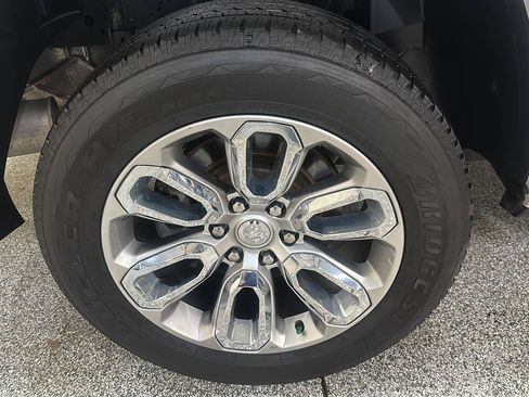 Used 2023 RAM 1500 Laramie AWD/4WD image 10