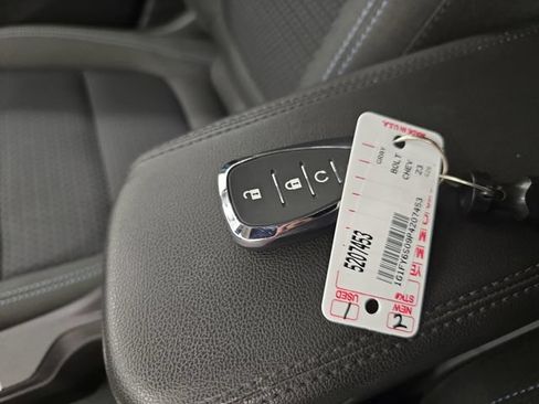 Used 2023 Chevrolet Bolt EUV LT w/ Comfort Package FWD image 26