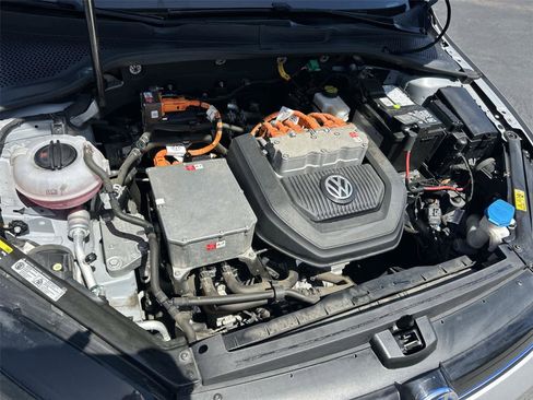 Used 2016 Volkswagen e-Golf SE FWD image 10