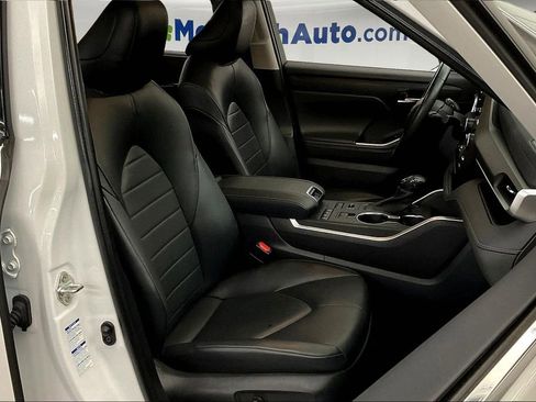 Used 2022 Toyota Highlander XLE image 9