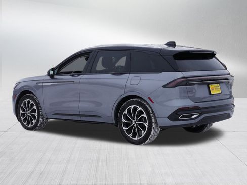 Used 2025 Lincoln Nautilus Reserve image 5