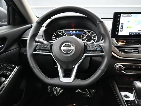 Certified 2023 Nissan Altima 2.5 SV w/ SV Premium Package AWD/4WD image 32